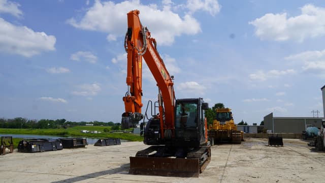 Image of Hitachi ZX135US-6 equipment image 4