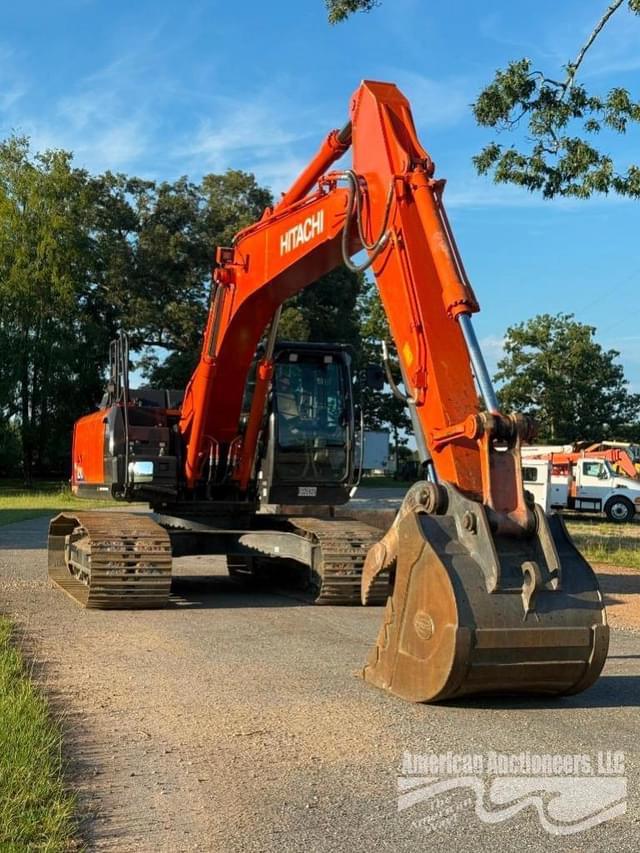 Image of Hitachi ZX210LC equipment image 2
