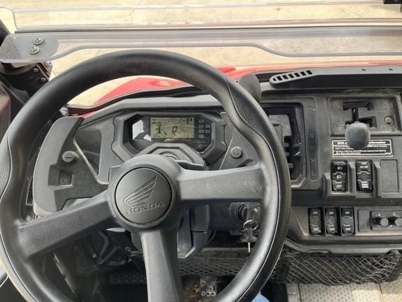 Image of Honda Pioneer 1000-6 equipment image 4