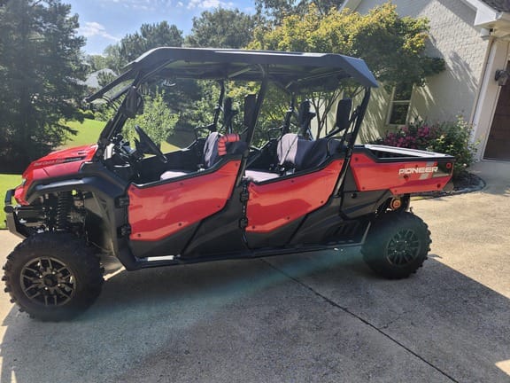 2023 Honda Pioneer 1000 Equipment Image0