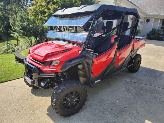 2023 Honda Pioneer 1000 Equipment Image0