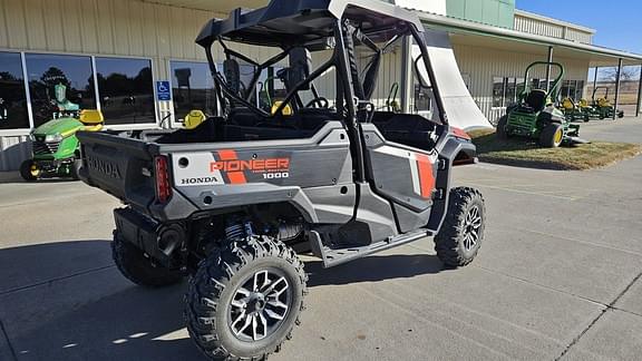 Image of Honda Pioneer 1000 equipment image 2