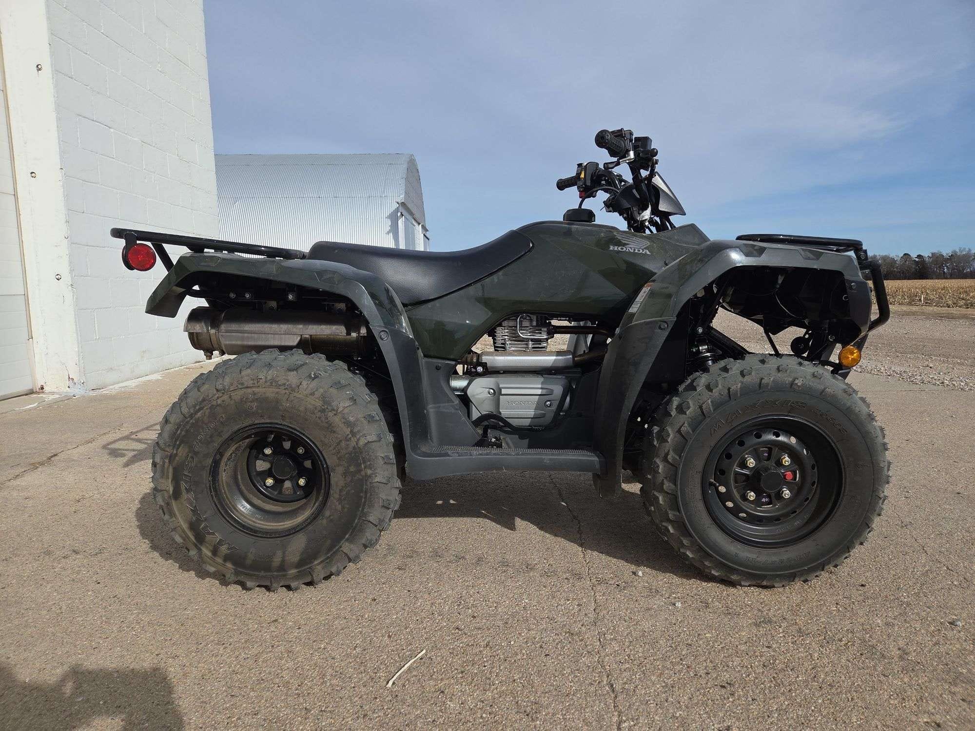 2023 Honda Recon ES Equipment Image0