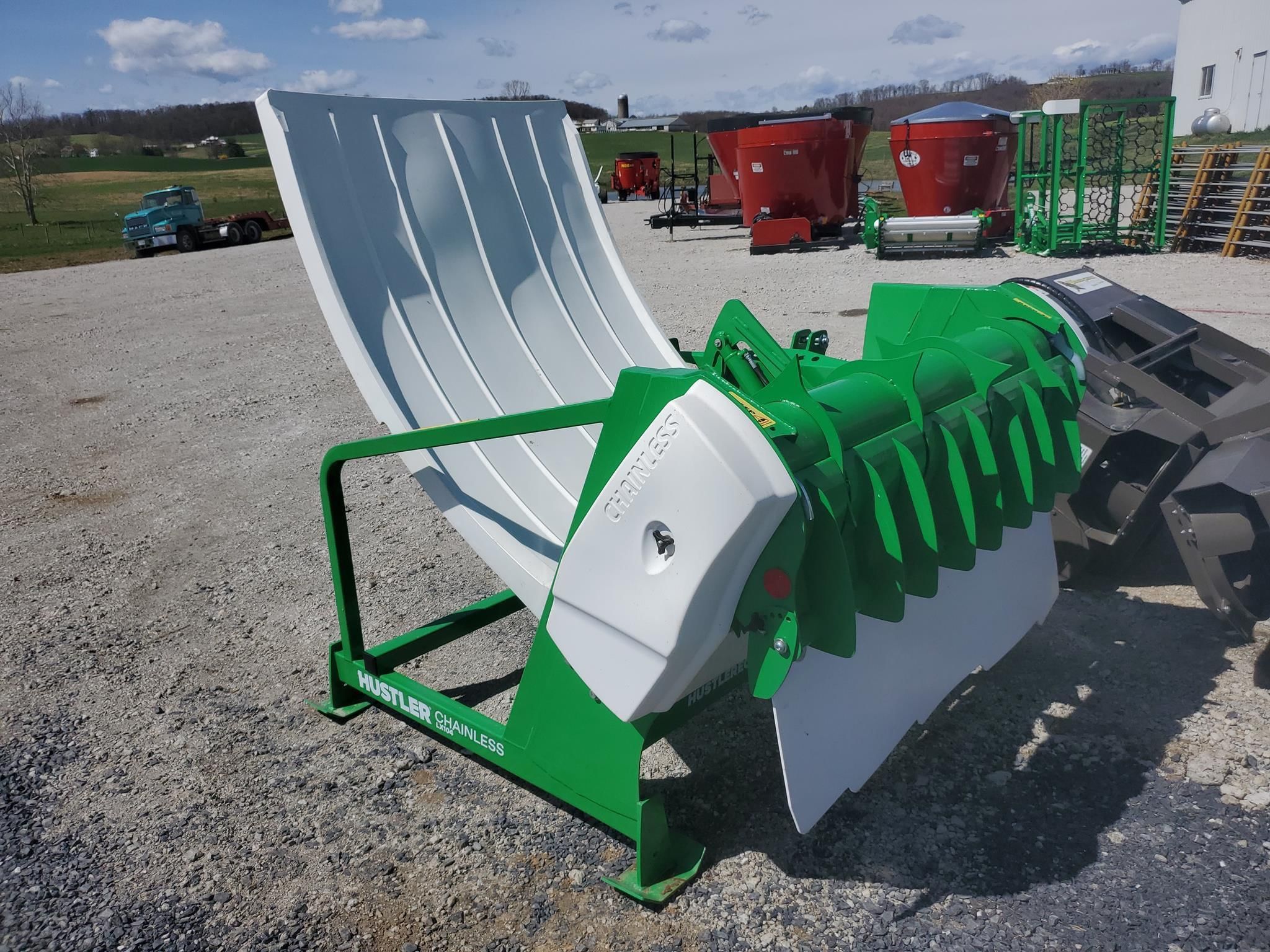 2023 Hustler Chainless LX104 Equipment Image0