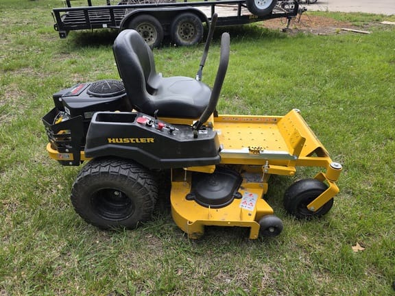 2023 Hustler Dash XD Equipment Image0