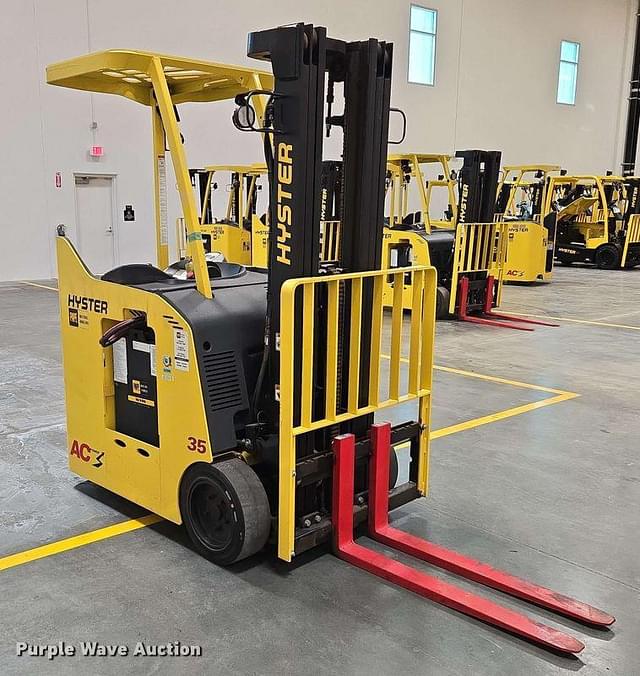 Image of Hyster E35HSD3-18 equipment image 2