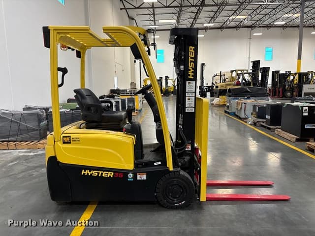 Image of Hyster J35XNT equipment image 3
