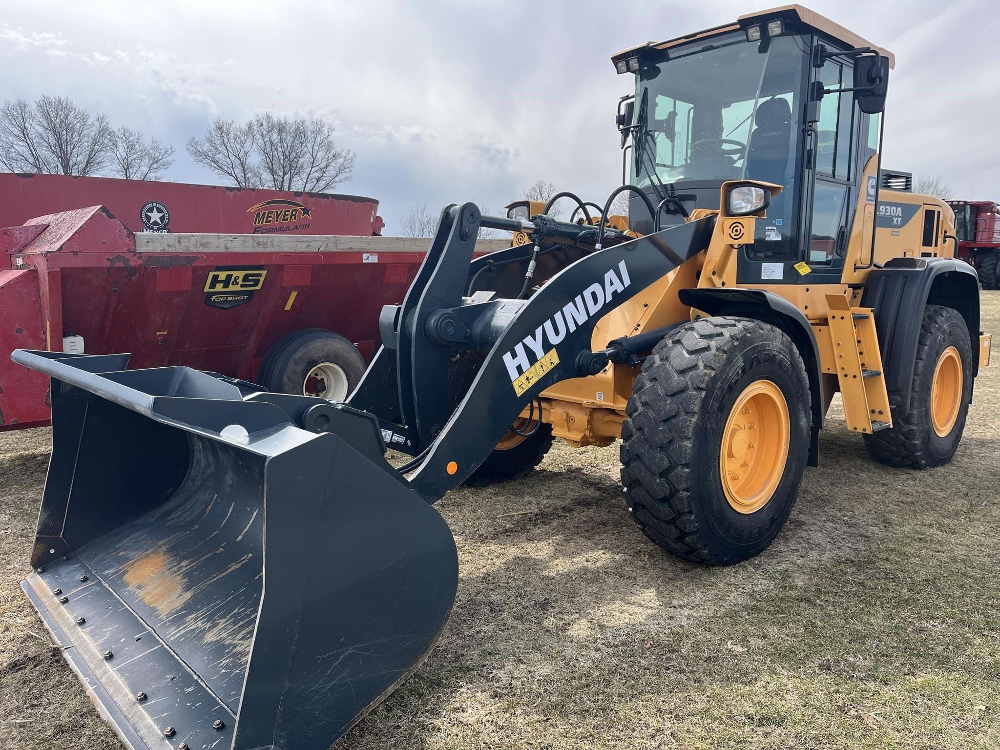 2023 Hyundai HL930AXT Equipment Image0