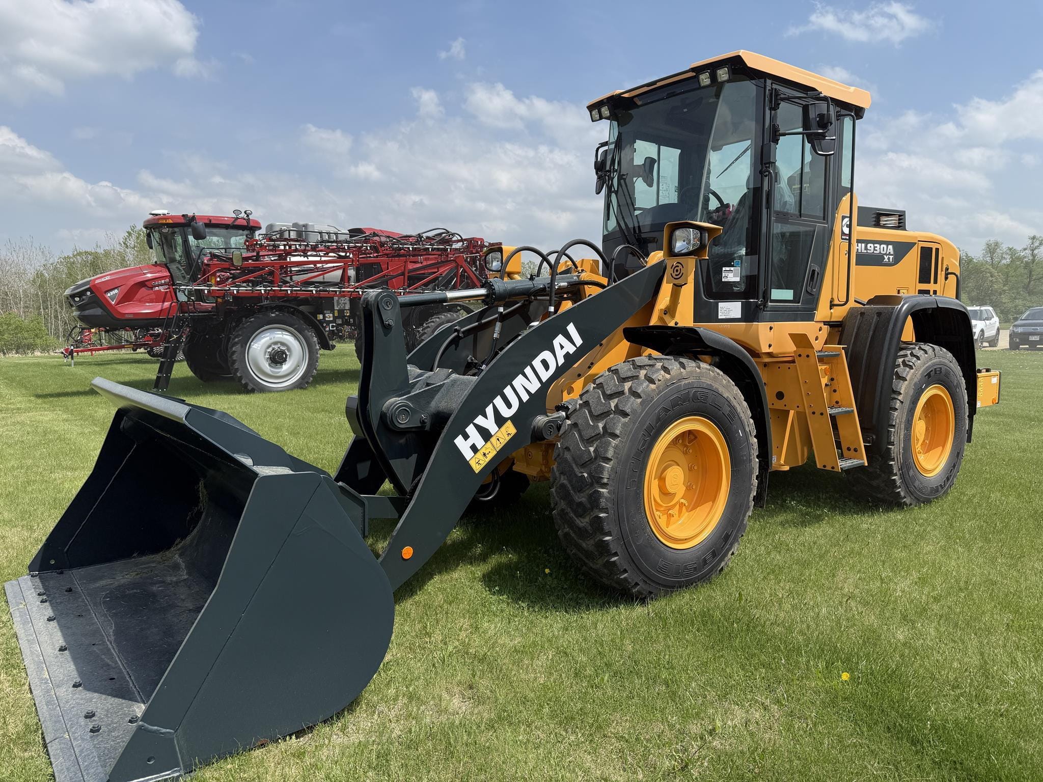 2023 Hyundai HL930AXT Equipment Image0