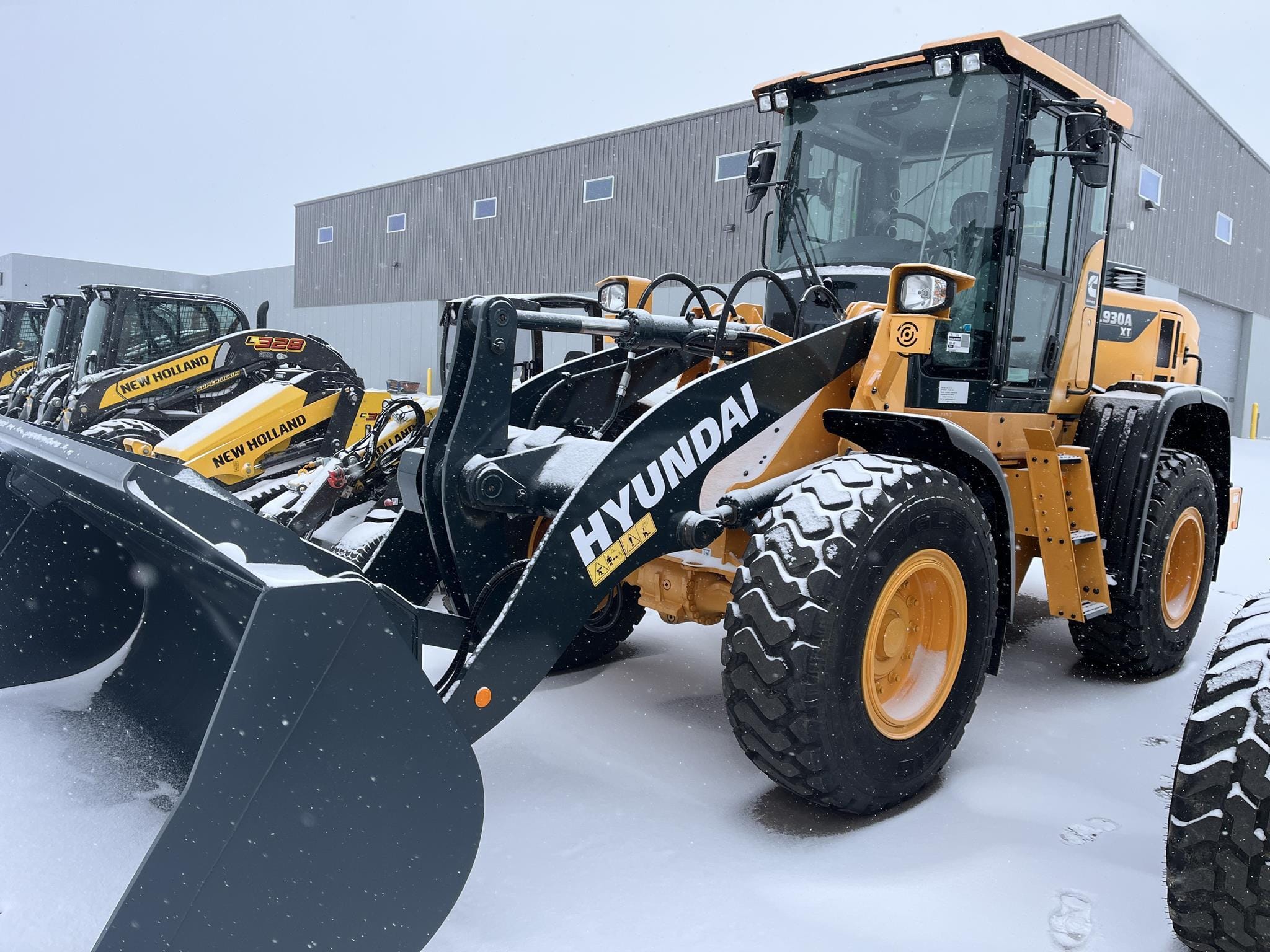 2023 Hyundai HL930AXT Equipment Image0