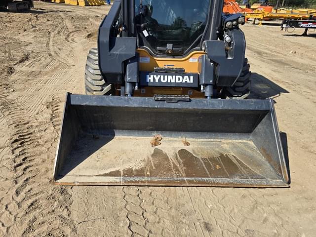 Image of Hyundai HS120V equipment image 1