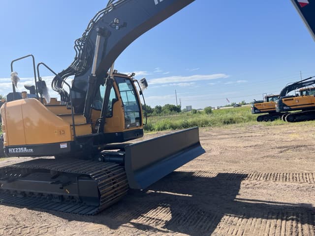 Image of Hyundai HX235A LCR equipment image 4
