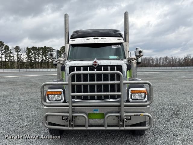 Image of International HX520 equipment image 1