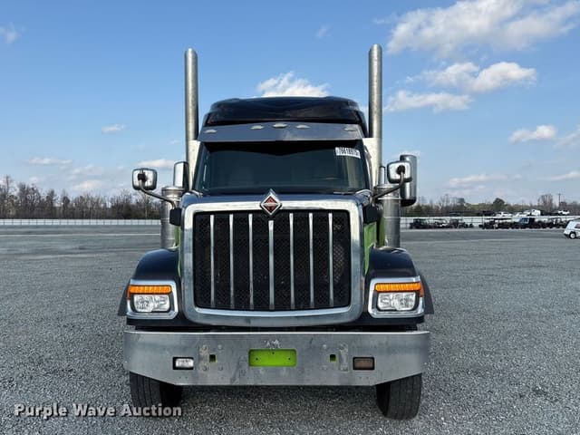 Image of International HX520 equipment image 1