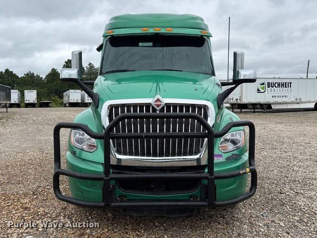 Image of International LT625 equipment image 1