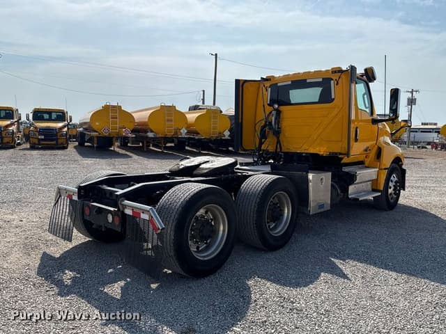 Image of International LT625 equipment image 4