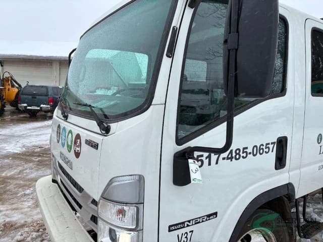 Image of Isuzu NPR-HD equipment image 2