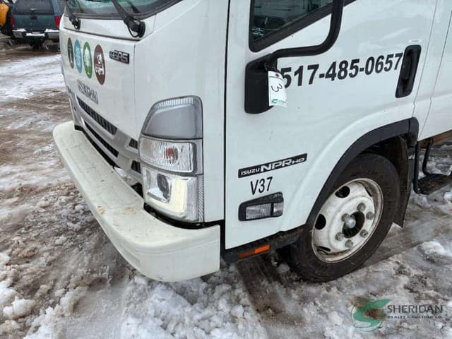 Image of Isuzu NPR-HD equipment image 1
