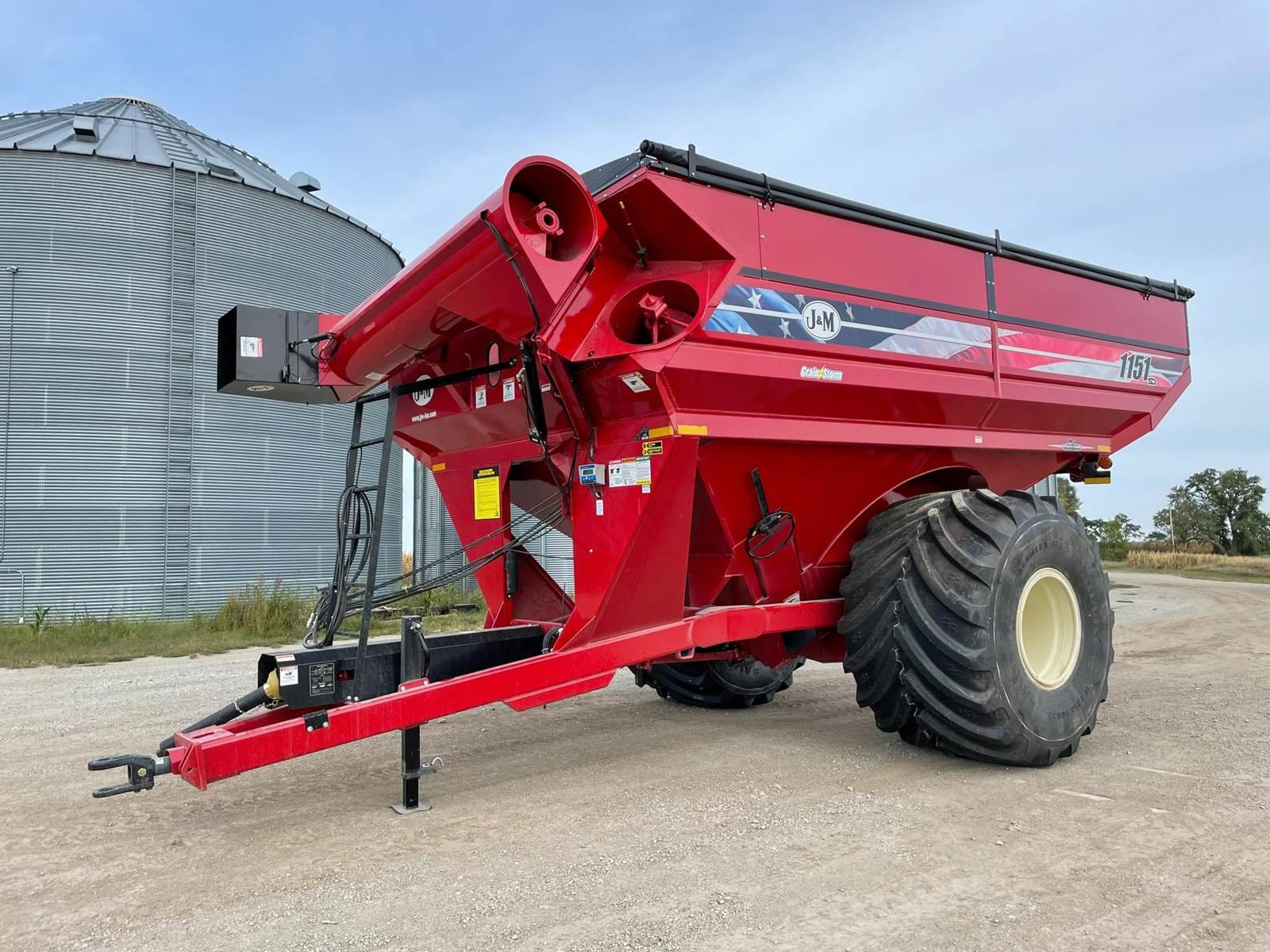 2024 J&M 1151 Equipment Image0