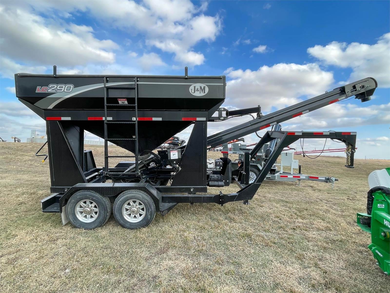 2024 J&M LC290 Equipment Image0