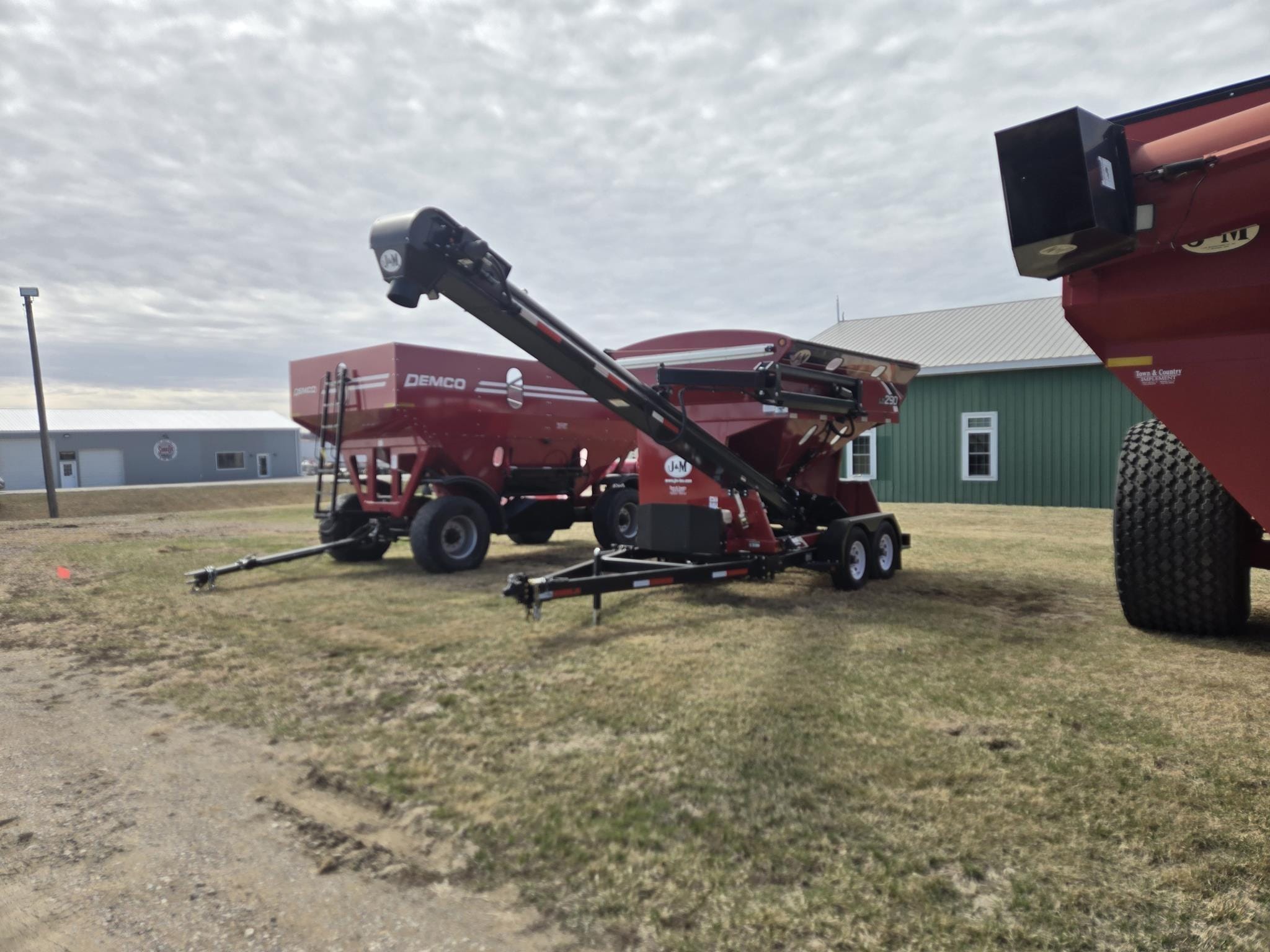 2023 J&M LC290 Equipment Image0