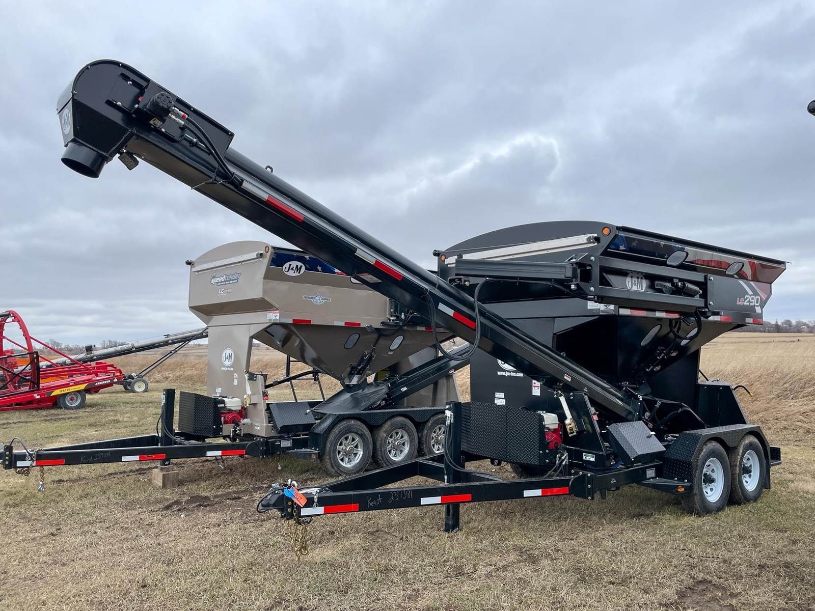 2024 J&M LC290 Equipment Image0