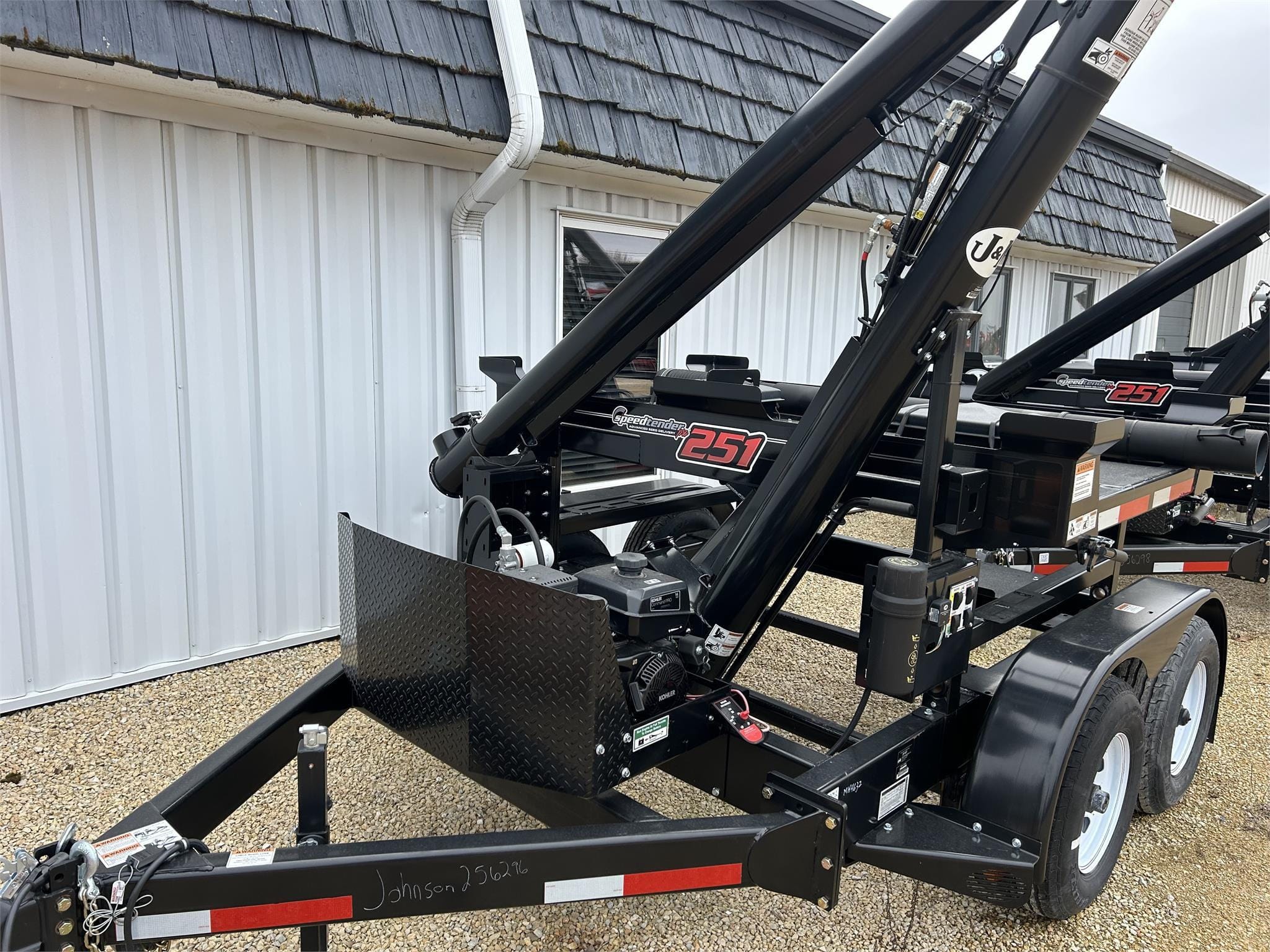 2023 J&M Speedtender Pro 251 Equipment Image0