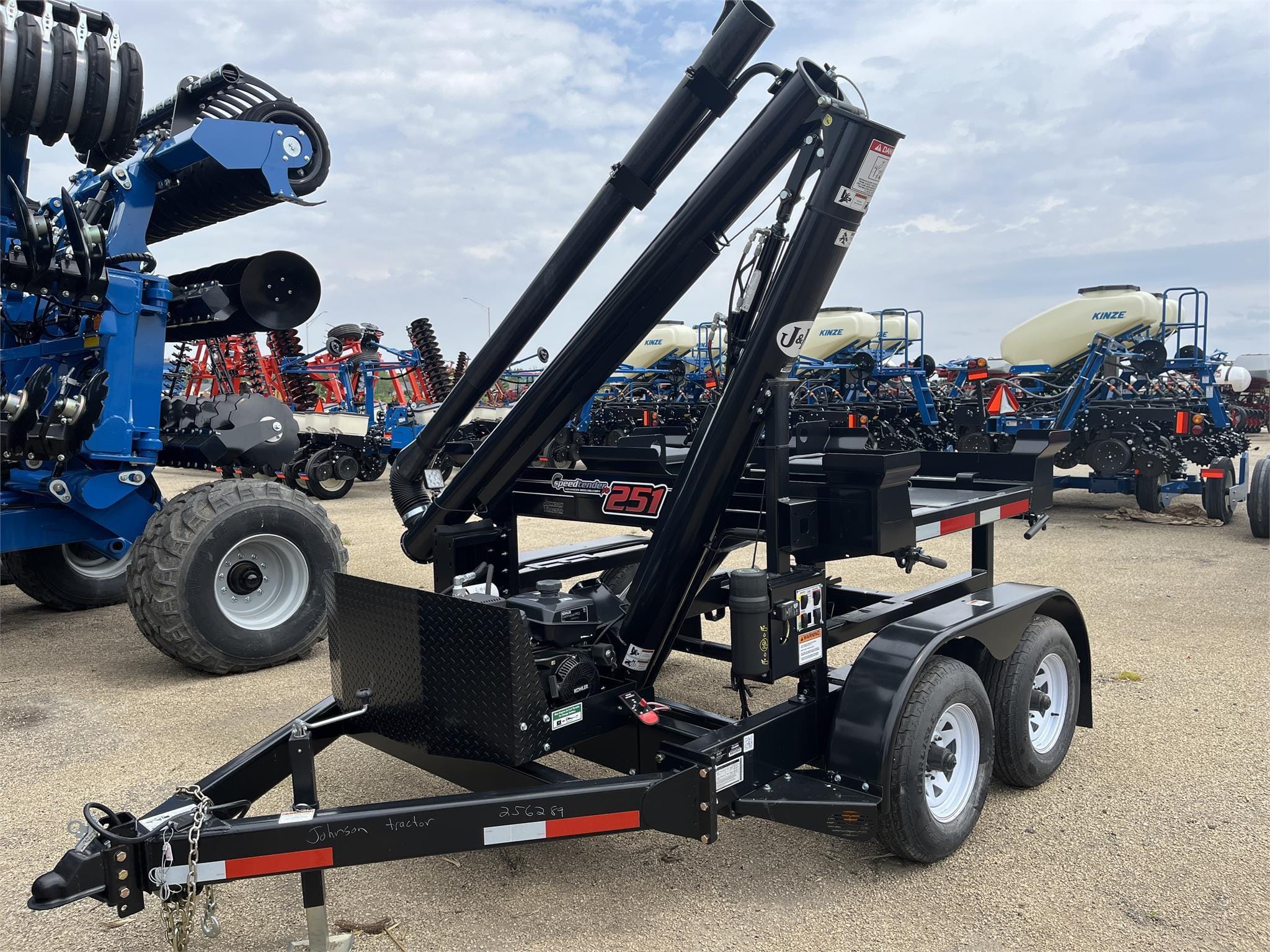 2023 J&M Speedtender Pro 251 Equipment Image0