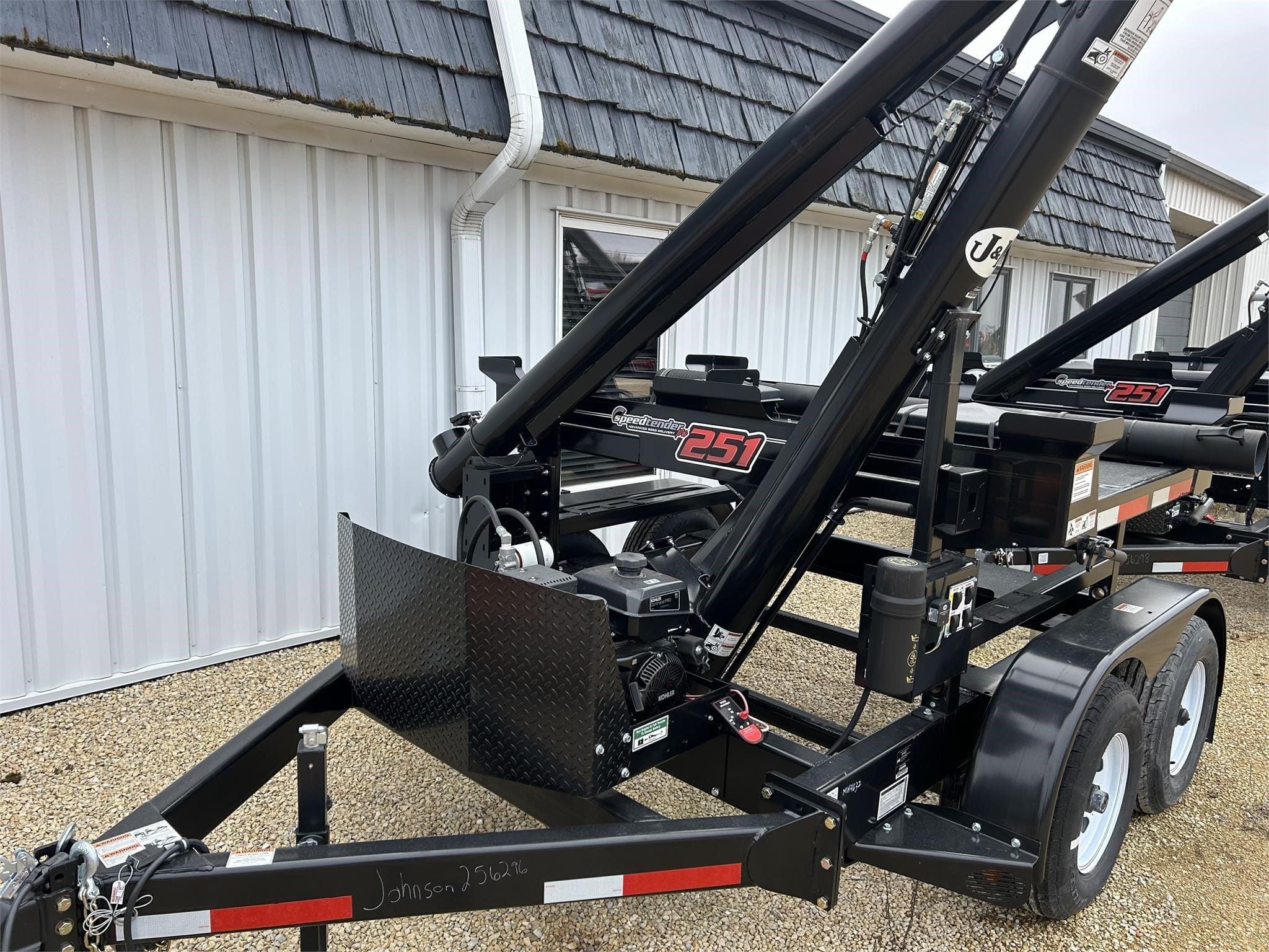 2023 J&M Speedtender Pro 251 Equipment Image0