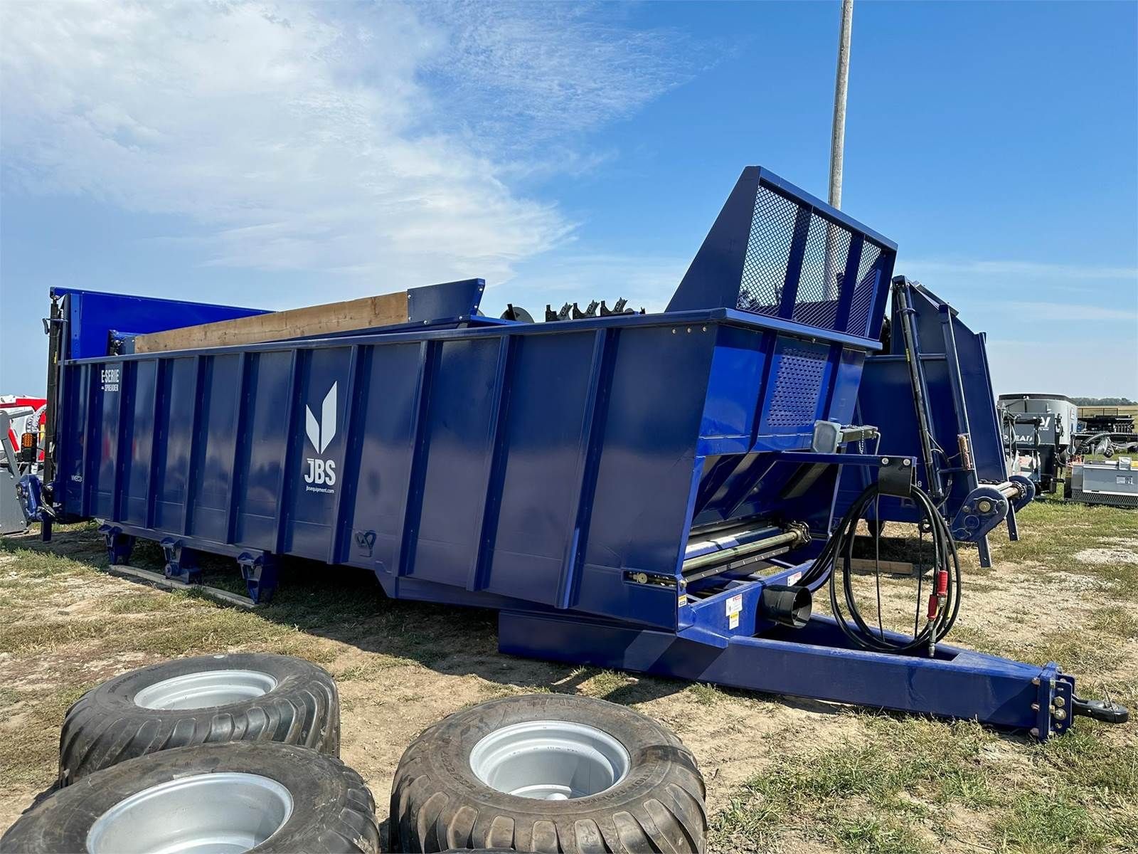 2024 JBS VMEC2448 Equipment Image0