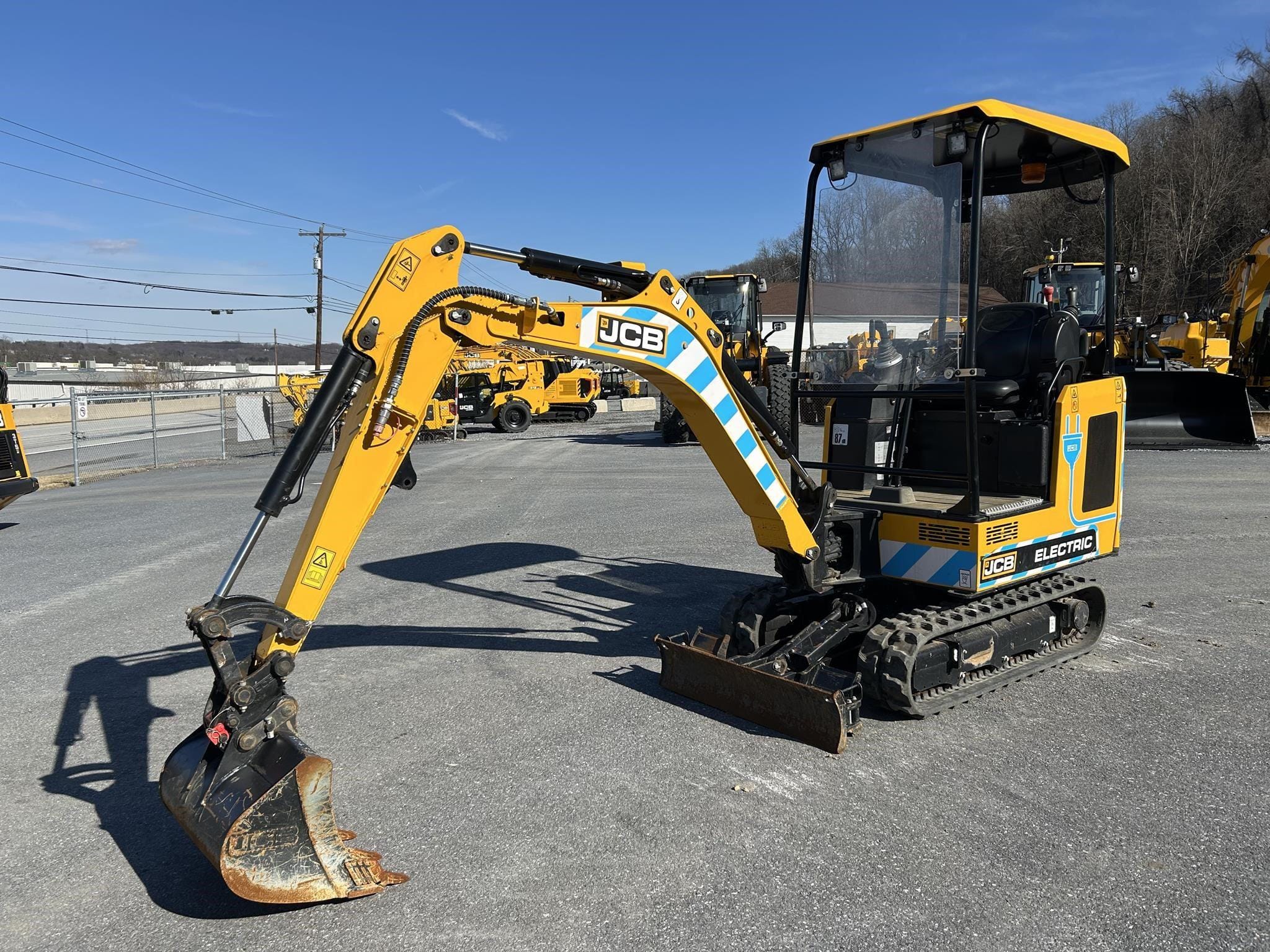 2023 JCB 19C-1E Equipment Image0