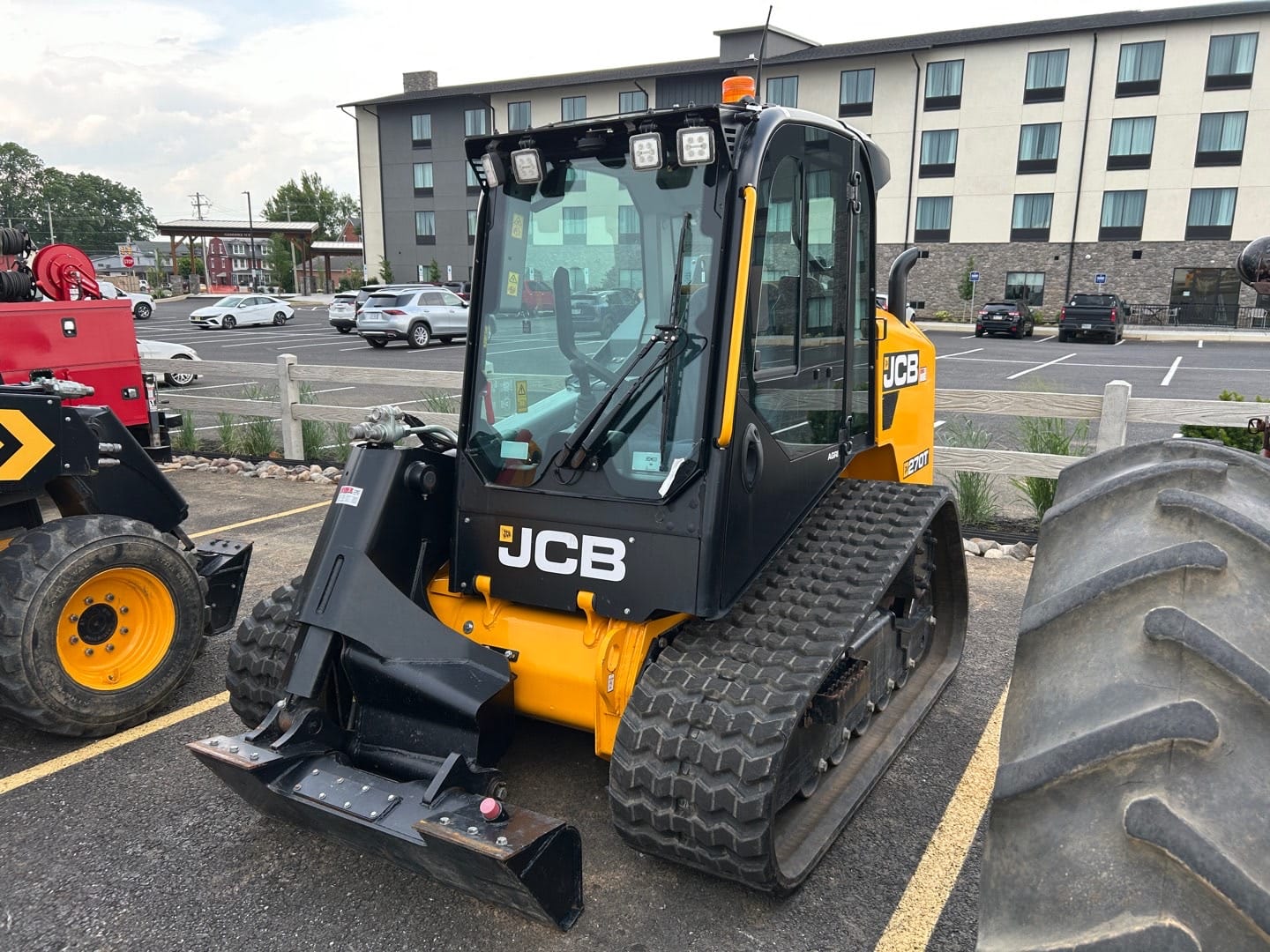 2023 JCB 270T Equipment Image0