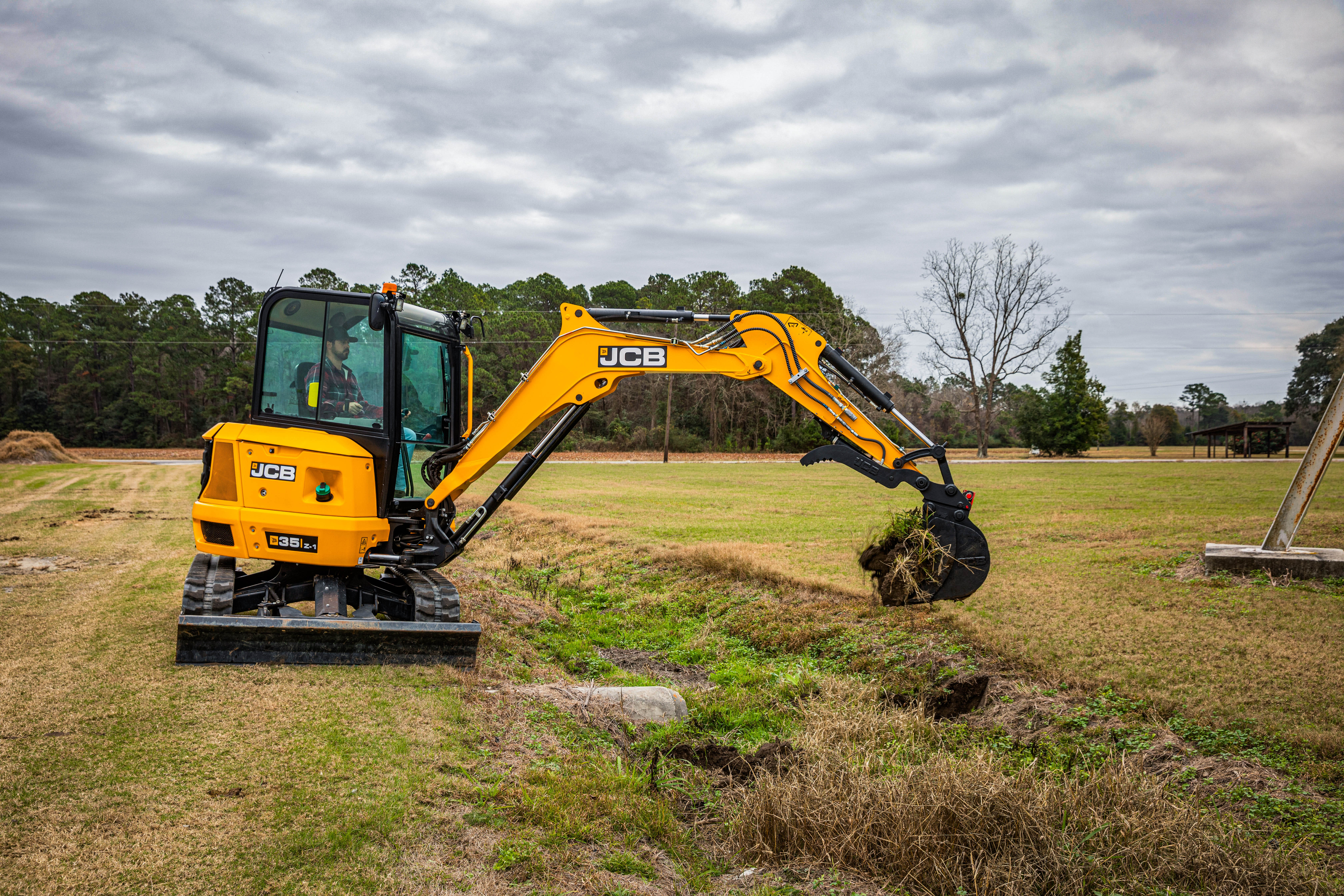 2023 JCB 35Z-1 Equipment Image0