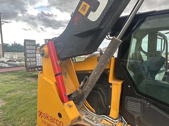 Image of JCB 3TS-8T equipment image 4