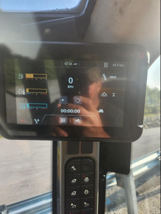 Image of JCB 3TS-8T equipment image 4