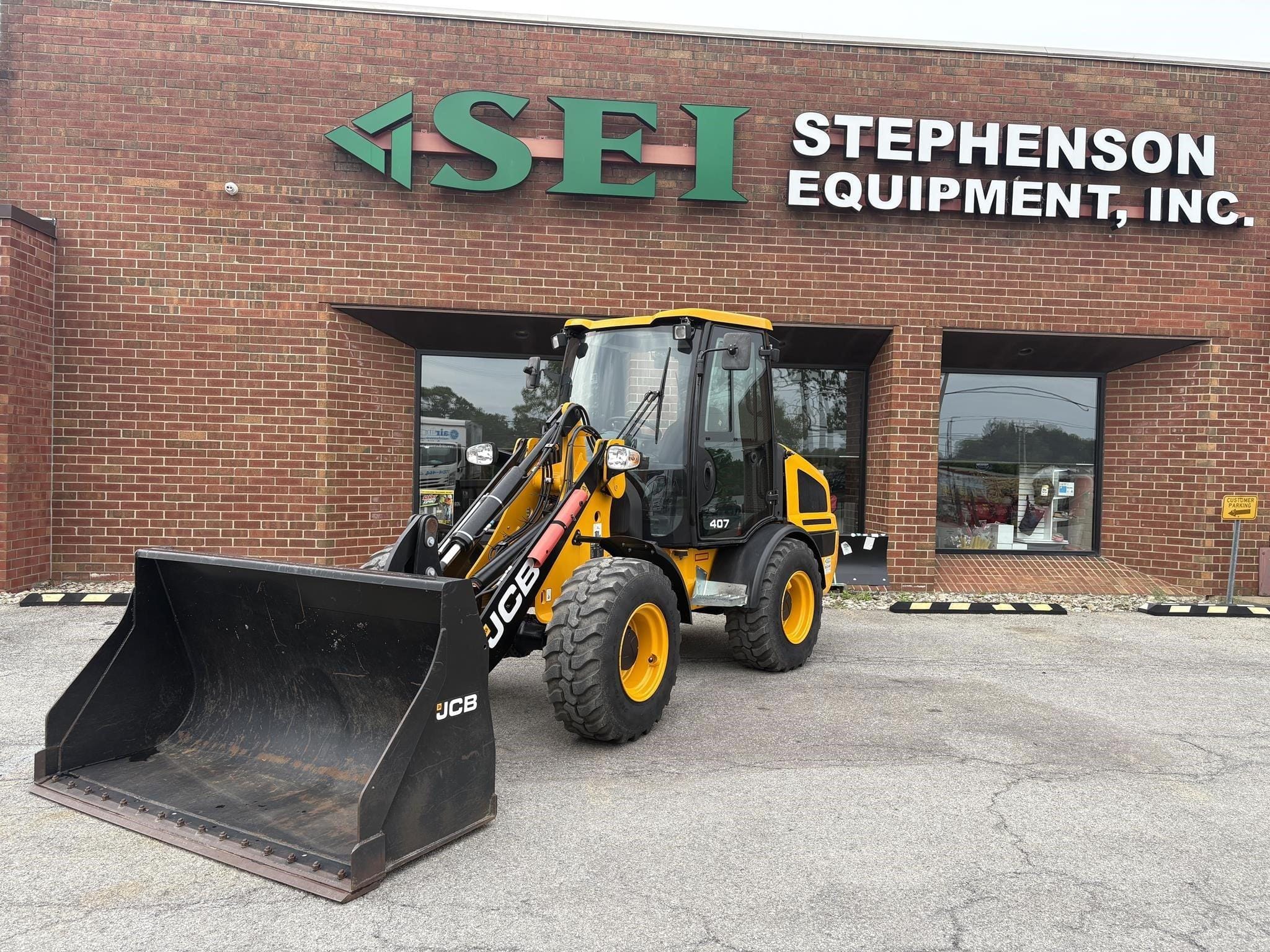 2023 JCB 407 Equipment Image0