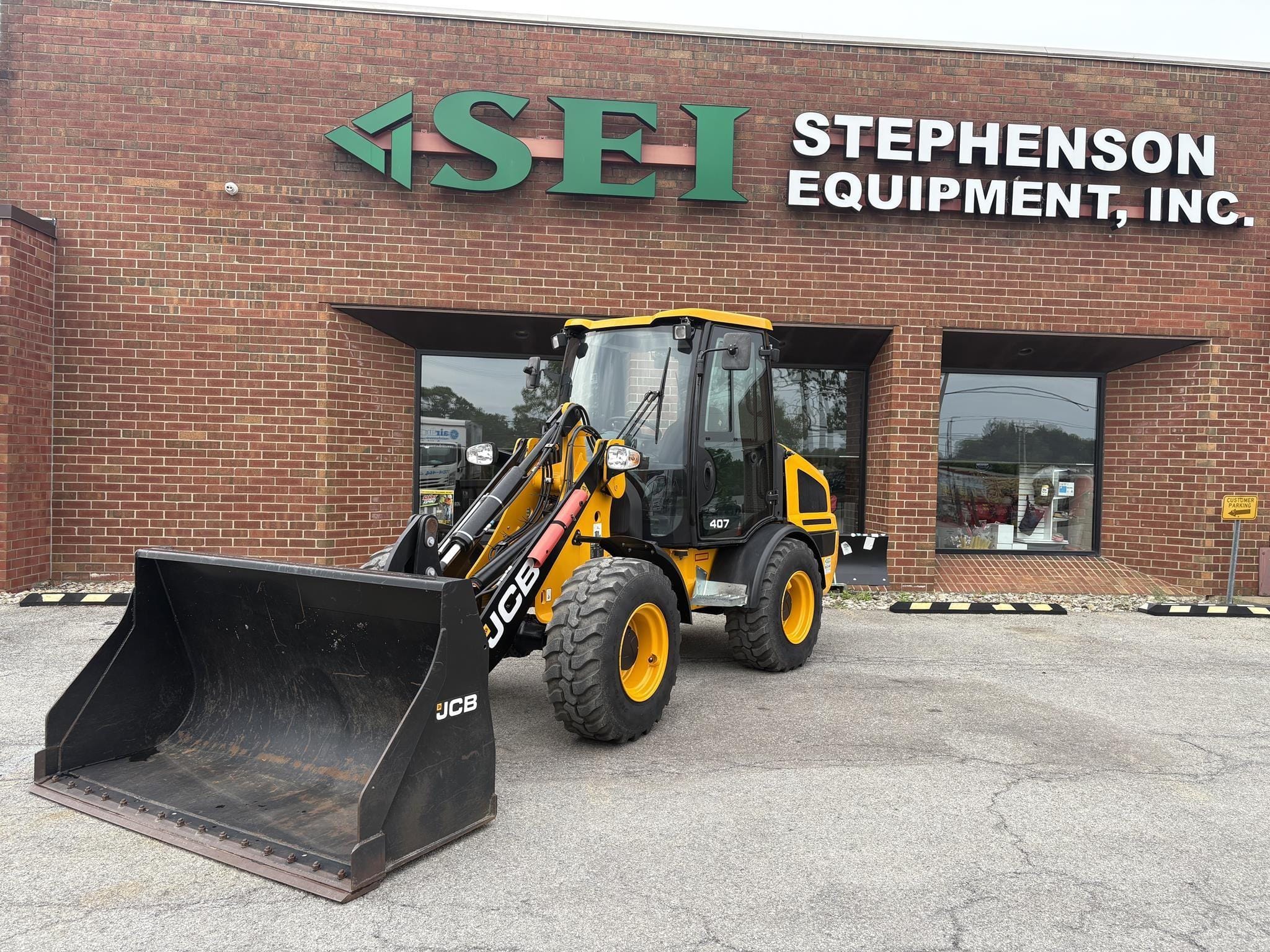 2023 JCB 407 Equipment Image0