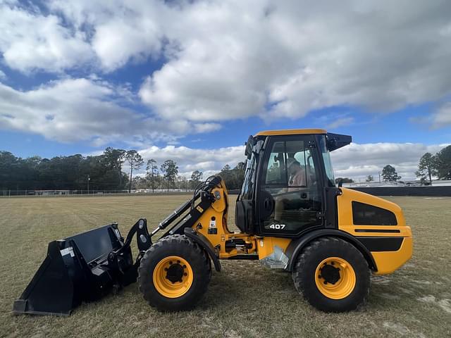 Image of JCB 407 equipment image 1