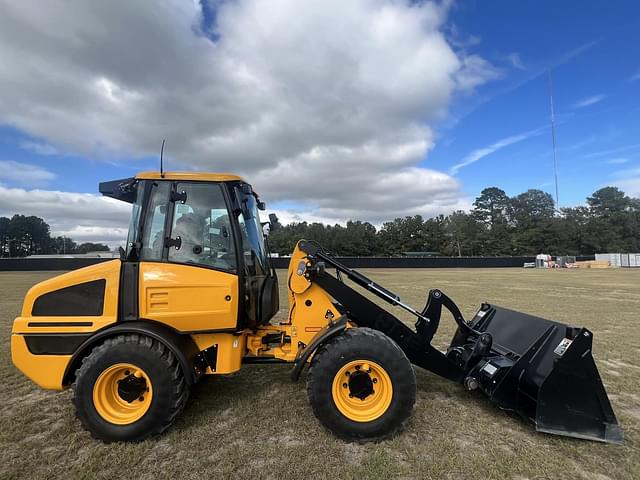 Image of JCB 407 equipment image 4