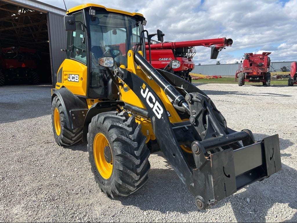 2023 JCB 409 Agri Equipment Image0