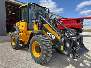 2023 JCB 417 Agri Image