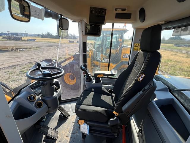 Image of JCB 437 equipment image 3