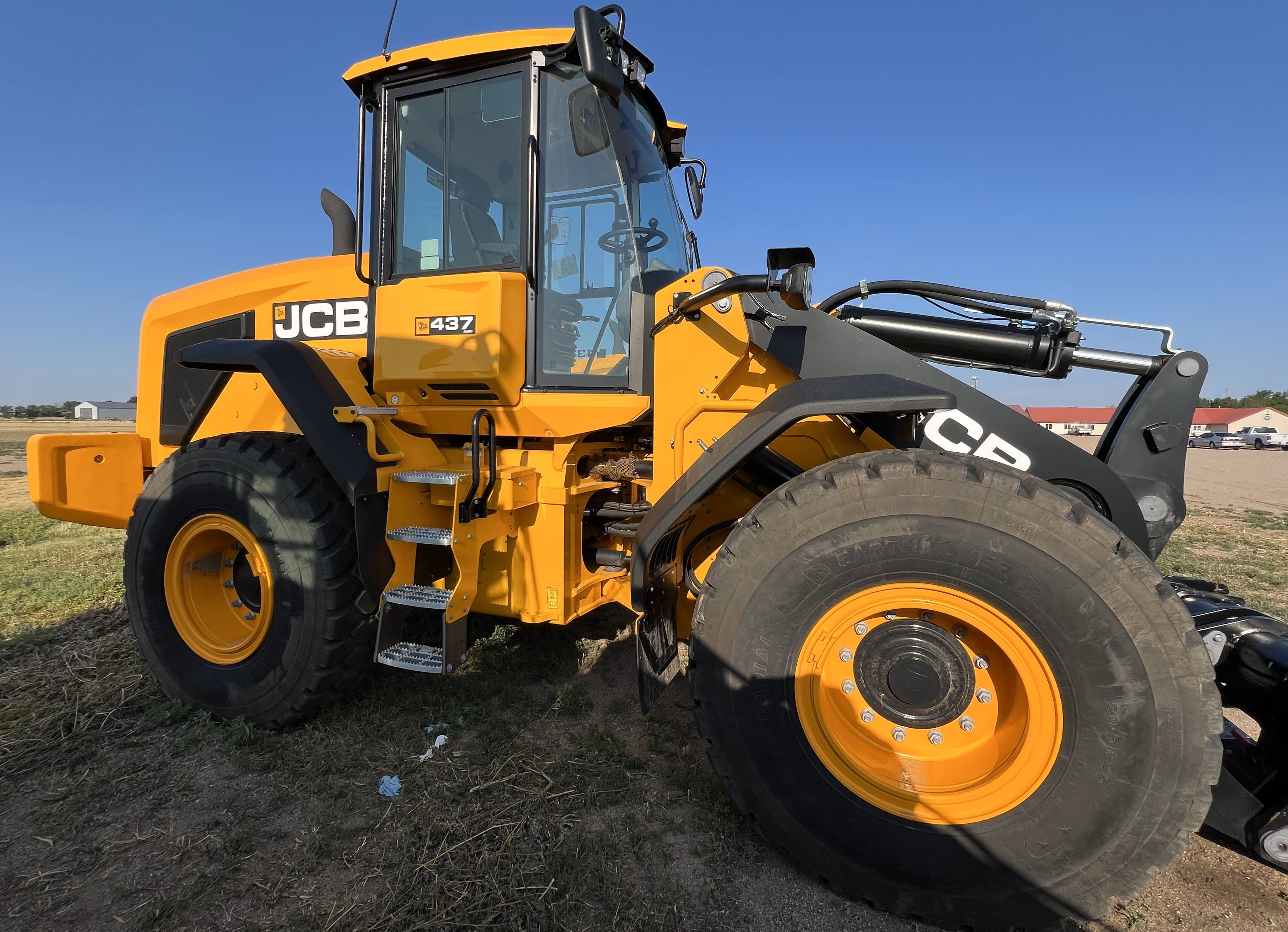 2023 JCB 437 Equipment Image0