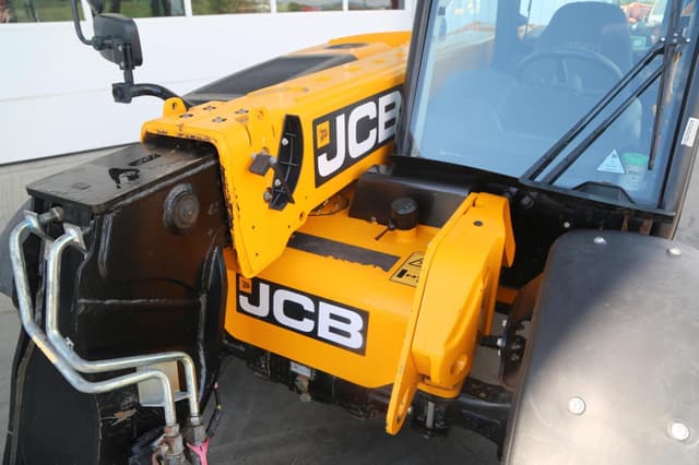 Image of JCB 525-60 Agri Plus equipment image 4
