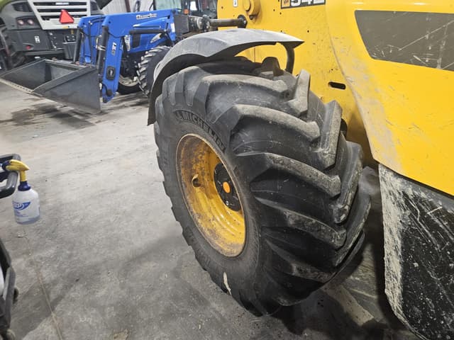 Image of JCB 542-70 Agri Plus equipment image 2