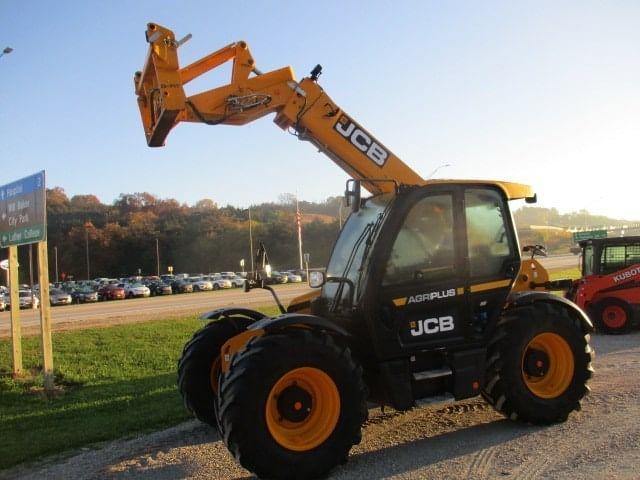 2023 JCB 542-70 Agri Plus Equipment Image0
