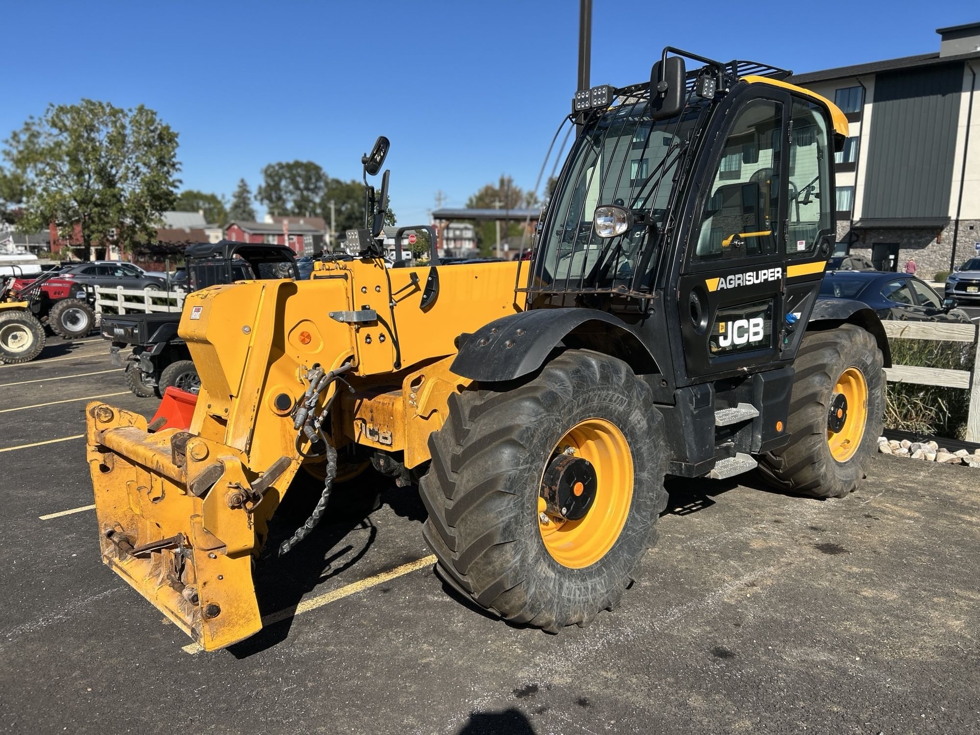 2023 JCB 560-80 Agri Super Equipment Image0