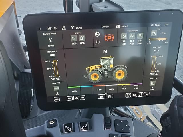 Image of JCB Fastrac 8330 iCON equipment image 2