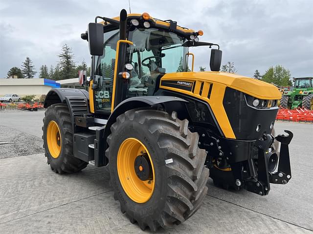 Image of JCB Fastrac 4220 equipment image 3