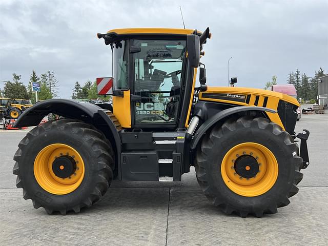 Image of JCB Fastrac 4220 equipment image 4